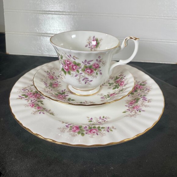1960 Vintage Royal Albert Tea cup, Saucer, and Dessert Plate, Lavender Rose, - Picture 3 of 10